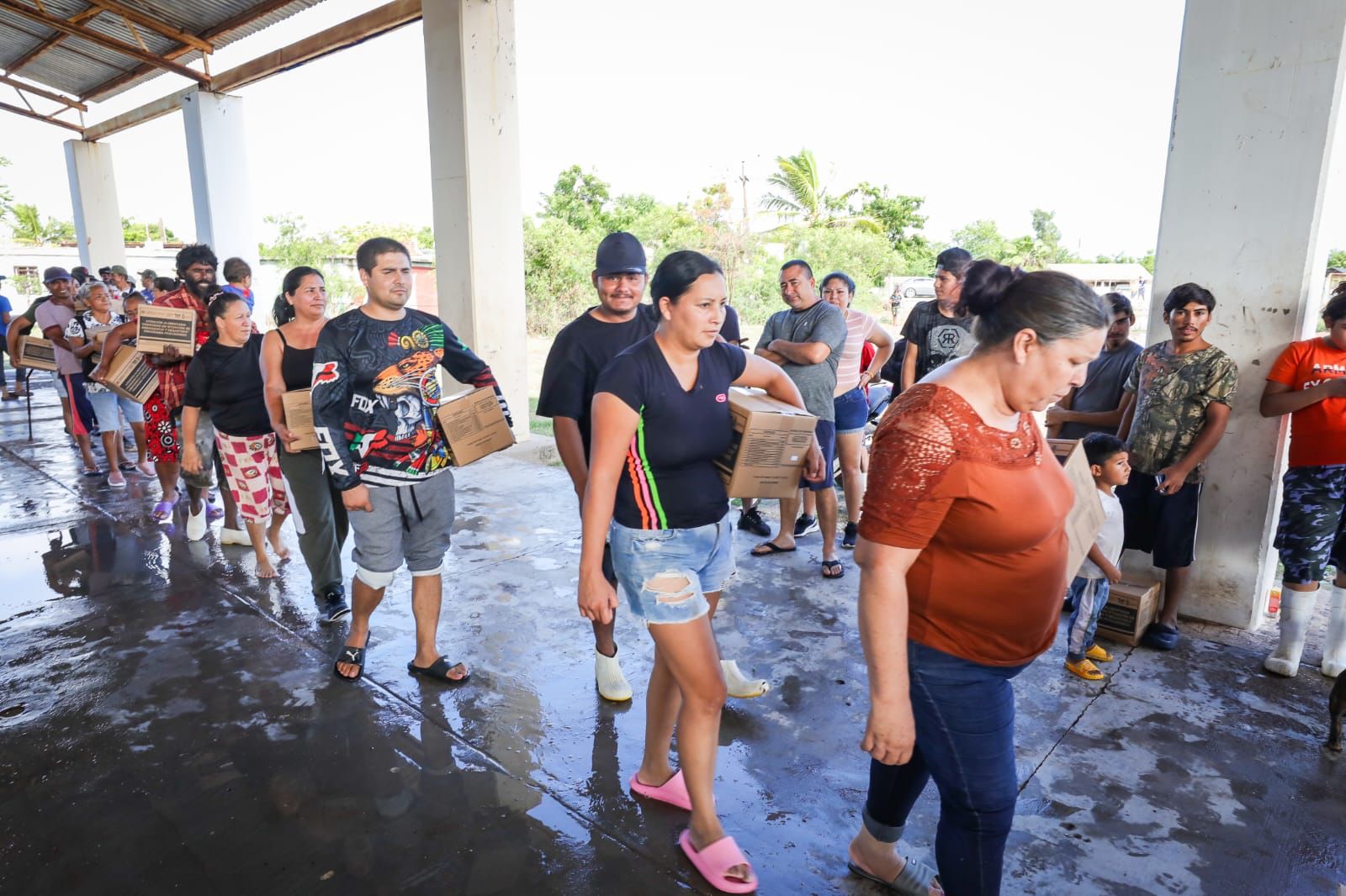 Visita Y Entrega Apoyos Eneyda Rocha En Comunidades Afectadas Por